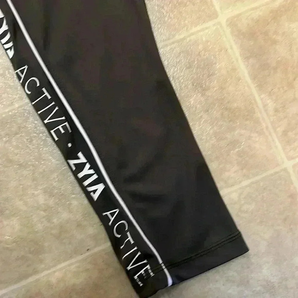 COPY - ZYIA - Picture 2 of 4